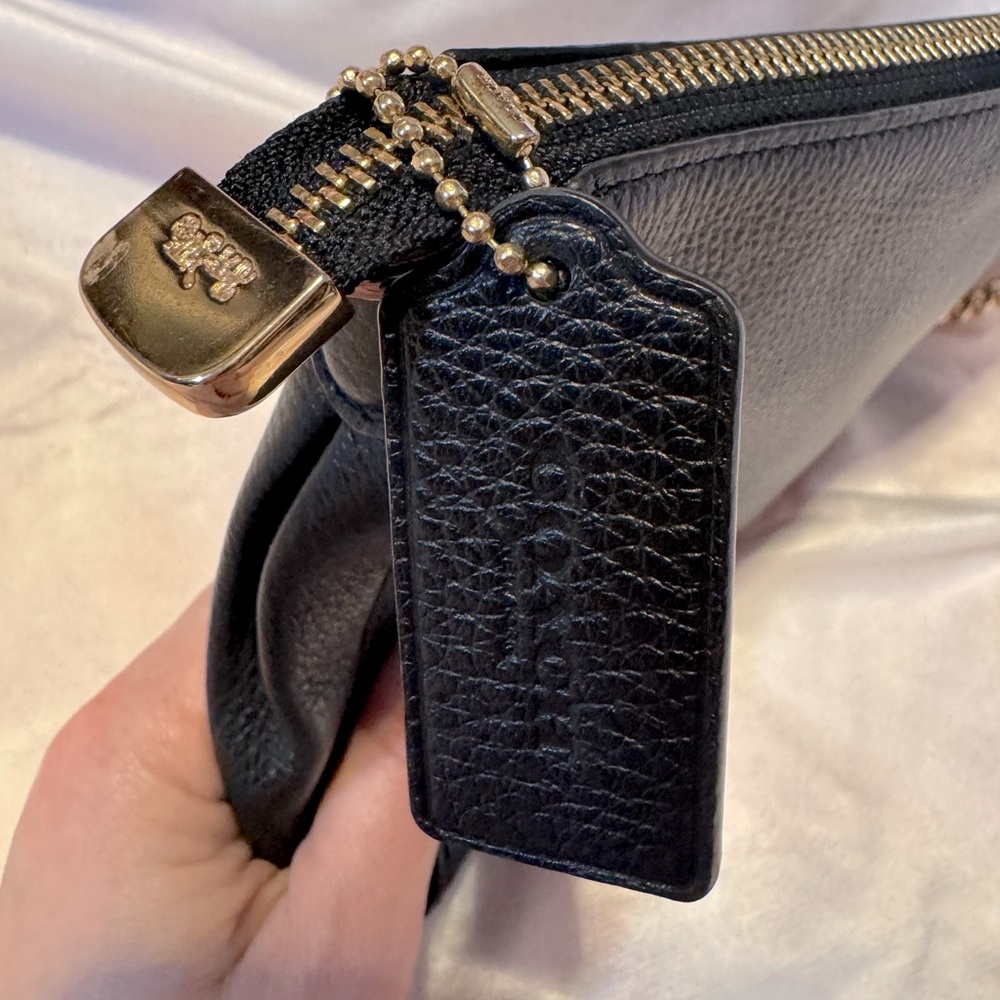 Coach Chain 2 Way Bag- wristlet and shoulder bag - Picture 6 of 10